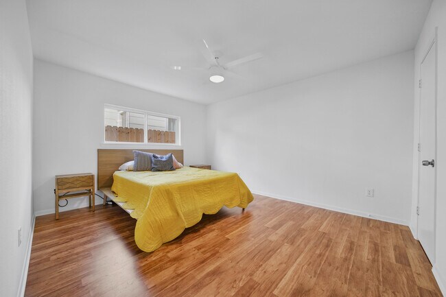 Spacious bedroom - 1408 Hughes St