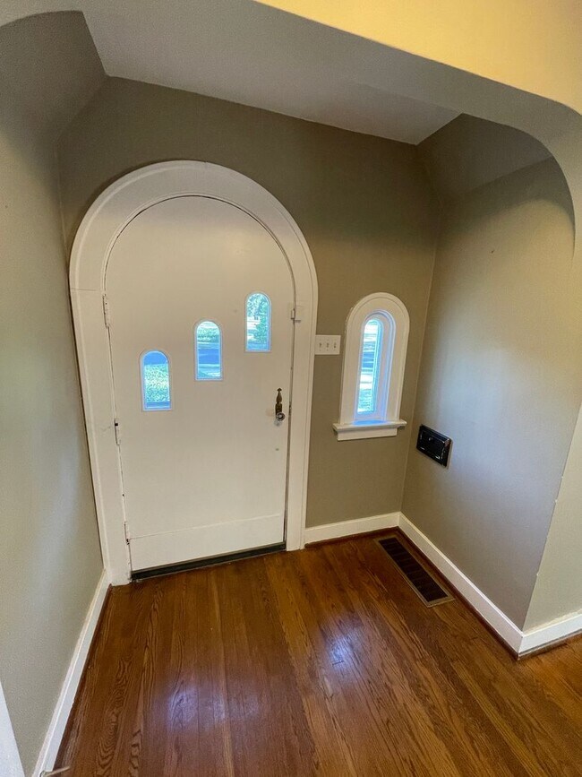 Foto del edificio - Home for Rent by Capital Property Management