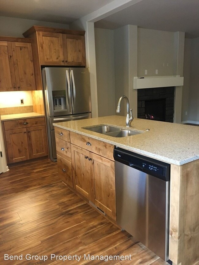 Building Photo - 3 br, 2.5 bath House - 60411 Hedgewood Lane