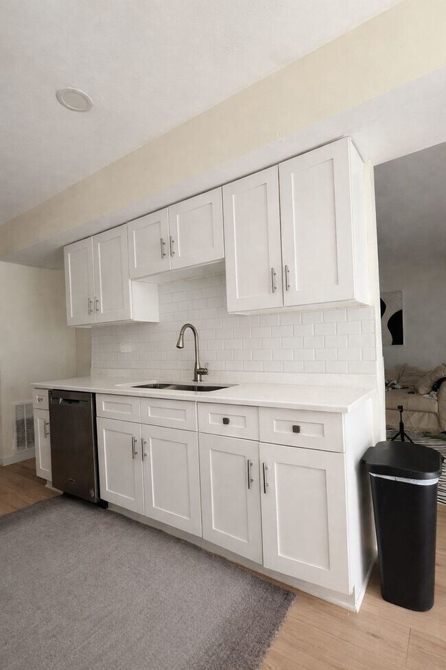 Foto del edificio - 463 Kennedy Pl