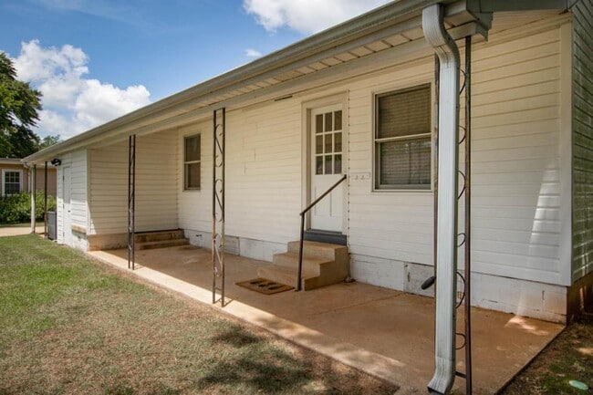Building Photo - 33 Cedar Knoll