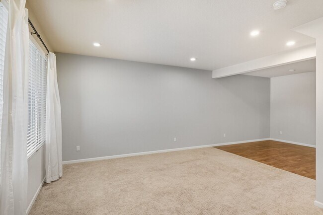Foto del edificio - Lovely 3 Bedroom 2.5 Bath Sherwood Townhom...