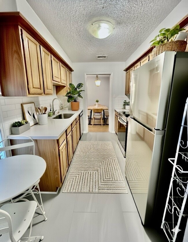 Building Photo - 1311 Antoine Dr