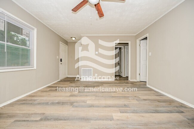 Foto del edificio - 3525 Travis Blvd