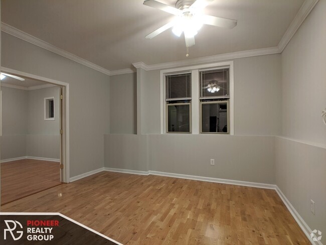 Building Photo - 546 W Surf St