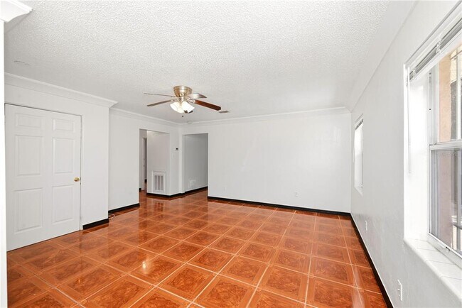 Foto del edificio - 808 S Ivey Ln