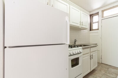 Building Photo - 544 W Surf St
