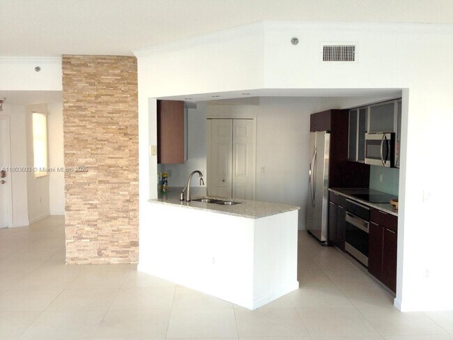 Foto del edificio - 3245 NE 184th St