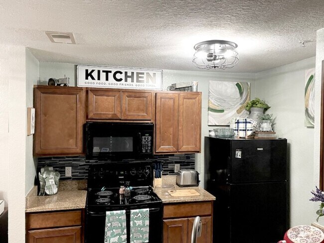 Foto del edificio - Furnished Resort Style Condo with Lake View