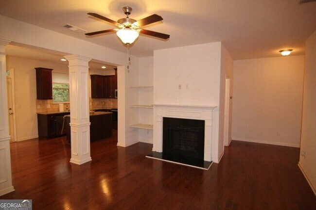 Building Photo - 5850 Vinyard Ln