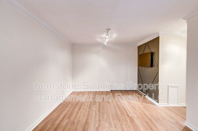 Building Photo - 201 Acklen Park Dr