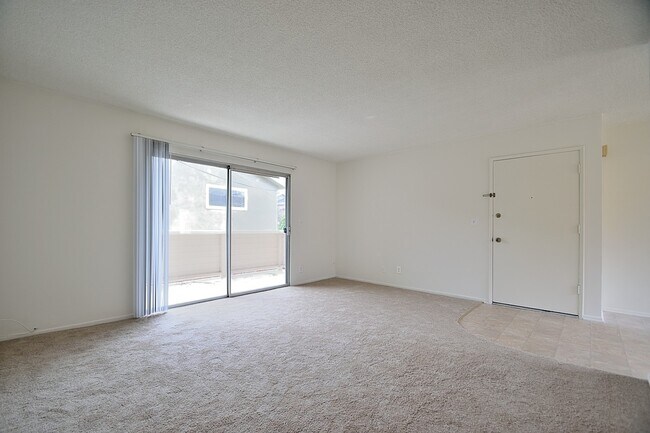 Building Photo - 2302 Marshallfield Ln