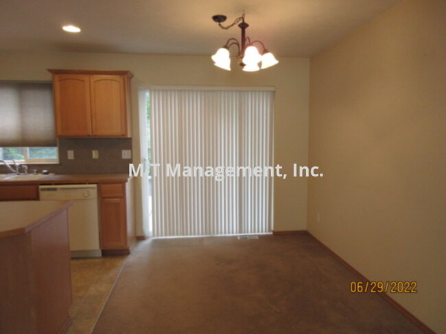 Foto del edificio - Spokane Valley rancher: 3 br/2 bath, islan...