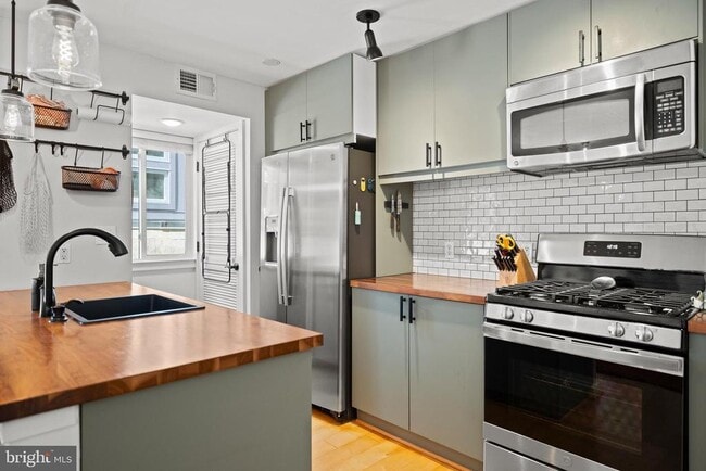 Building Photo - 1439 Chapin St NW