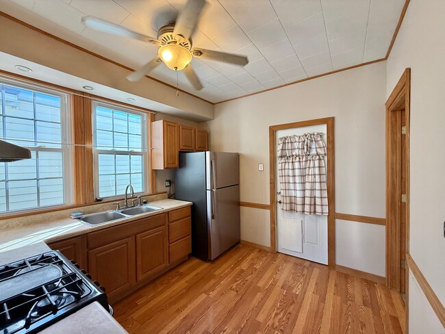 Foto del edificio - 216 Laurel Ave