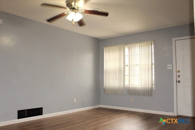 Building Photo - 409 Short Ave