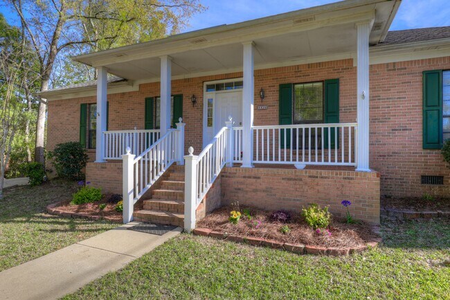 Foto del edificio - Large three bedroom, two bath home for ren...