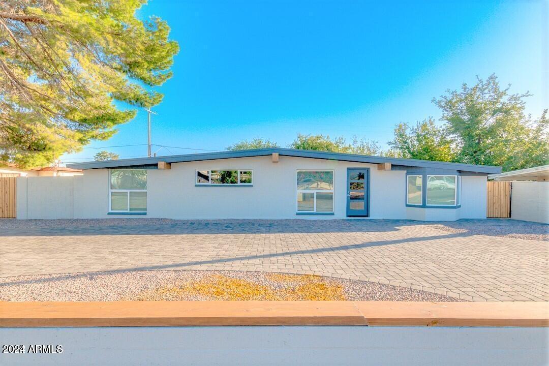Foto principal - 1017 E Bethany Home Rd