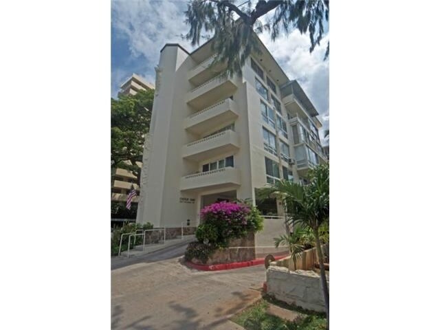 GOLD COAST - 2937 Kalakaua Ave