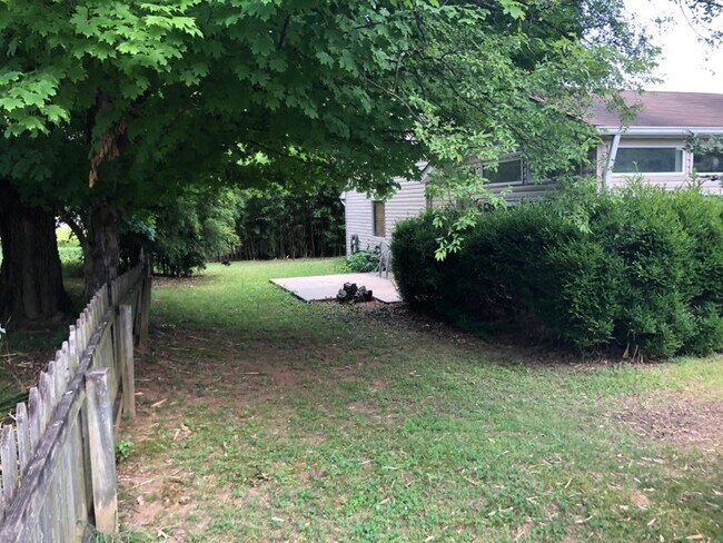 Foto del edificio - Very Nice 3 Bedroom Home in Hendersonville!