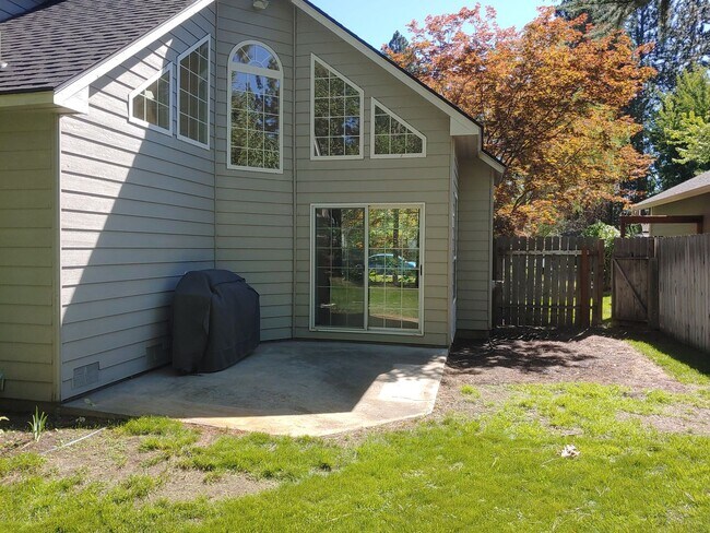 Building Photo - Executive Four Bedroom Home in Post Falls