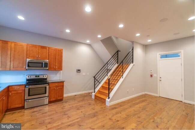 Building Photo - 2568 Frankford Ave