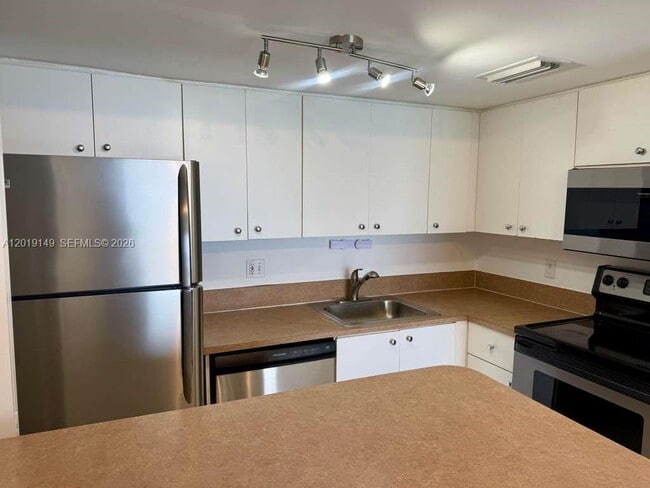 Building Photo - 770 Claughton Island Dr