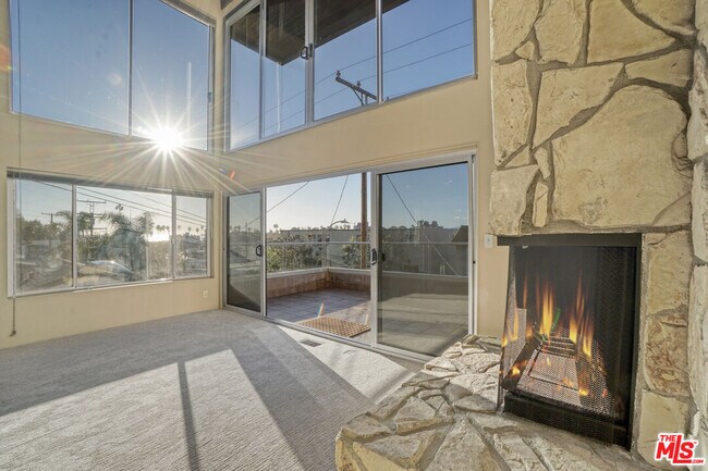 Foto del edificio - 364 Pershing Dr