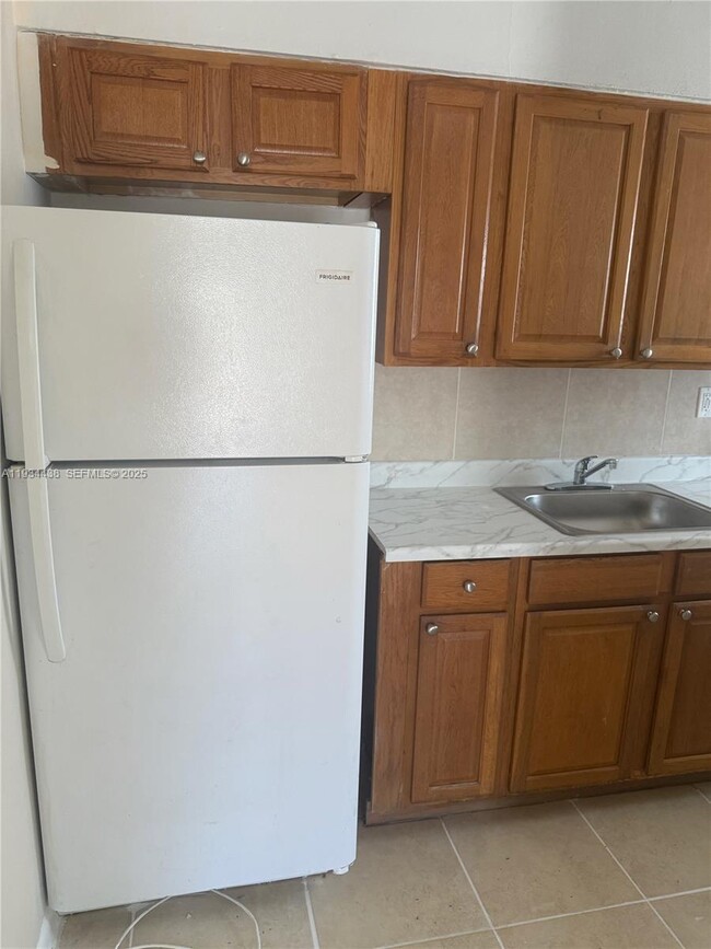 Building Photo - 621 SW 15th Ave