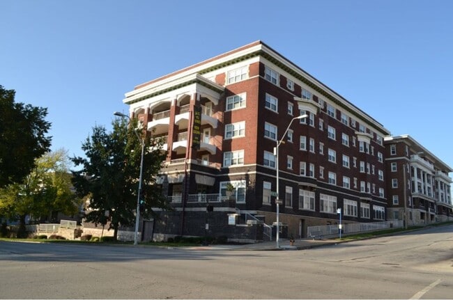 Building Photo - 1000 The Paseo