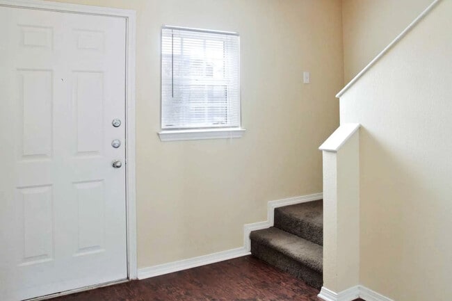 Building Photo - Cantibury Pointe Apartments