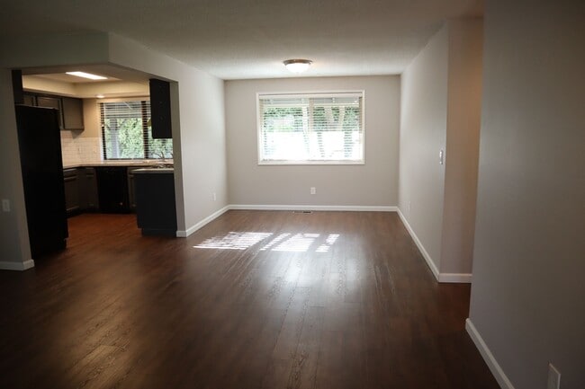 Foto del edificio - 10111 NE Tanglewood Dr