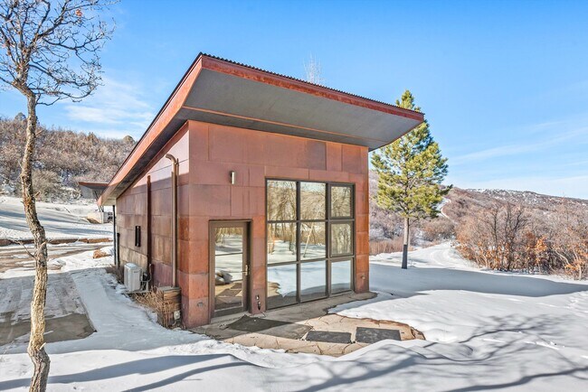 Foto del edificio - 2700 Juniper Hill Rd