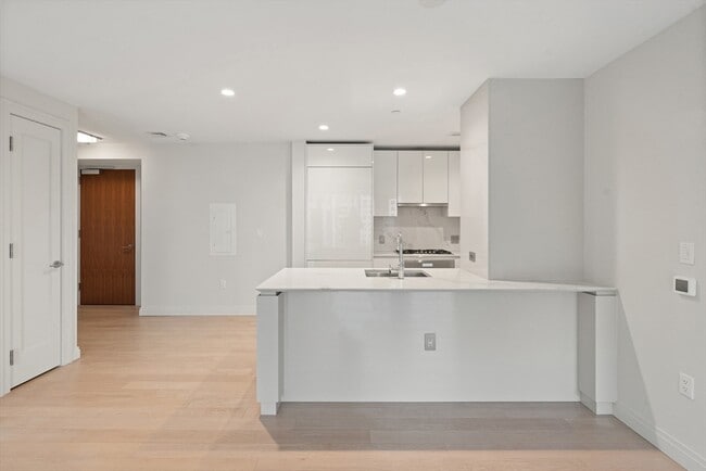 Building Photo - 133 Seaport Blvd
