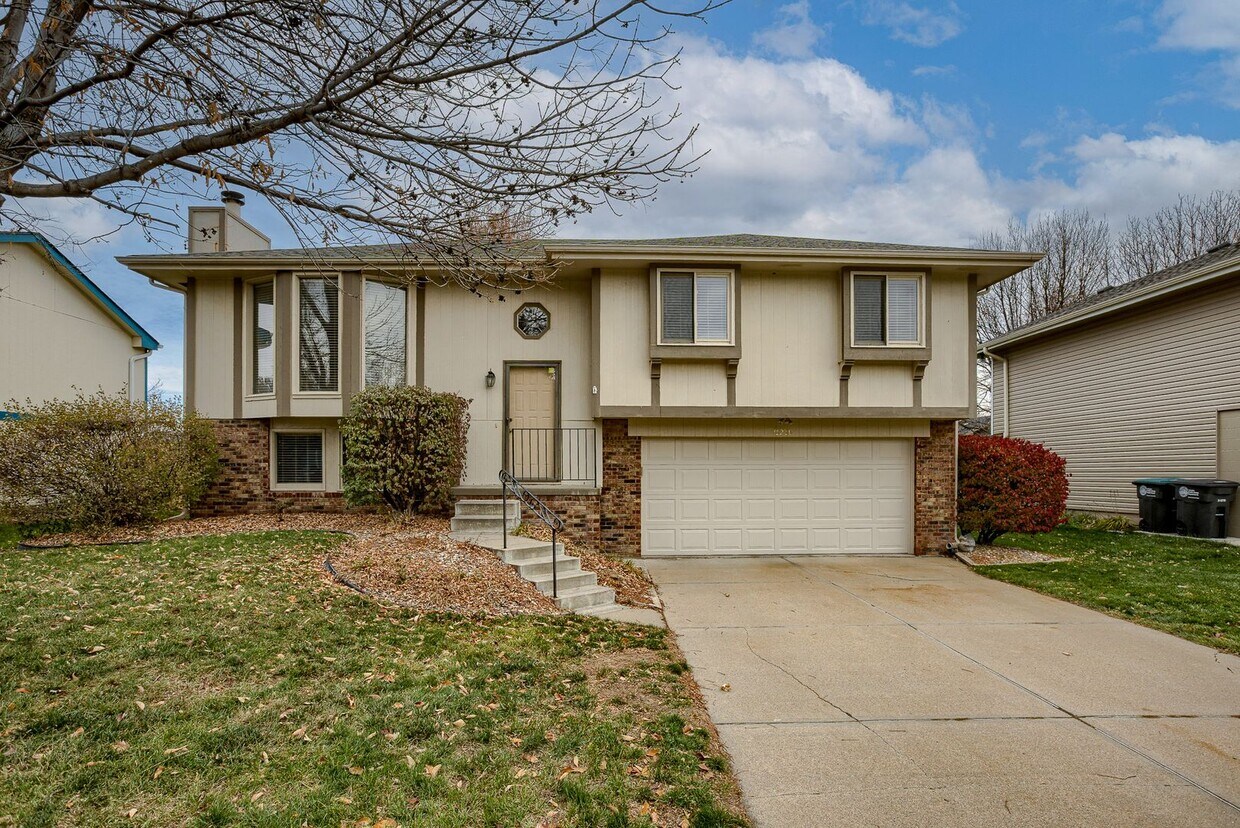 Foto principal - Millard 3 Bedroom!!