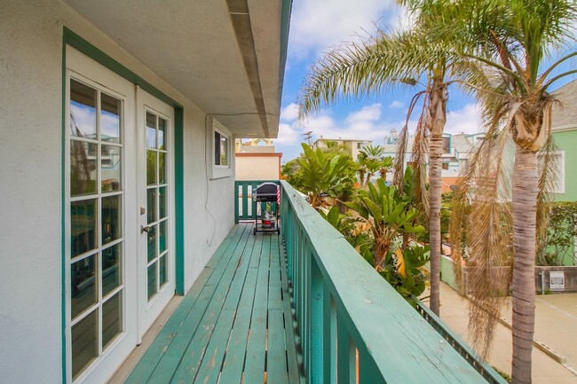 Foto del edificio - 4 Bed 2 Bath in South Mission Beach - one ...