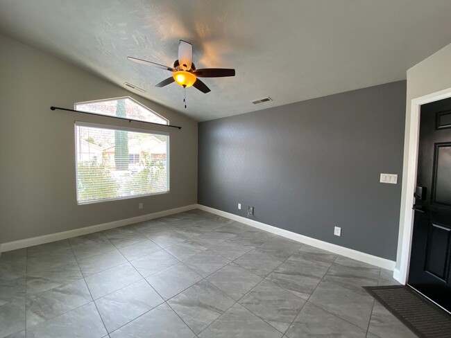 Building Photo - ADORABLE HOUSE FOR RENT IN HURRICANE
