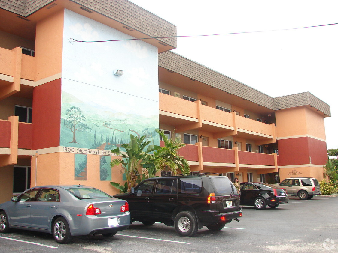 Building Photo - 1400 NE 54th St