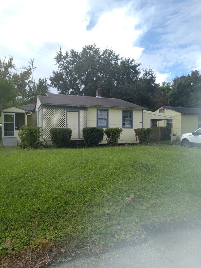 Foto del edificio - 2440 Ridgewood Rd