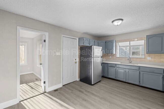 Foto del edificio - 2056 Coleridge Dr