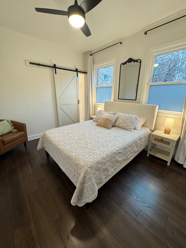 Building Photo - Hanscom Charmer