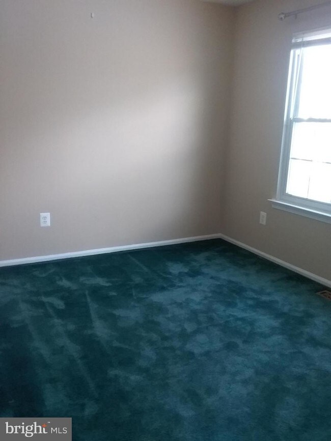 Building Photo - 1167 Meadows Dr