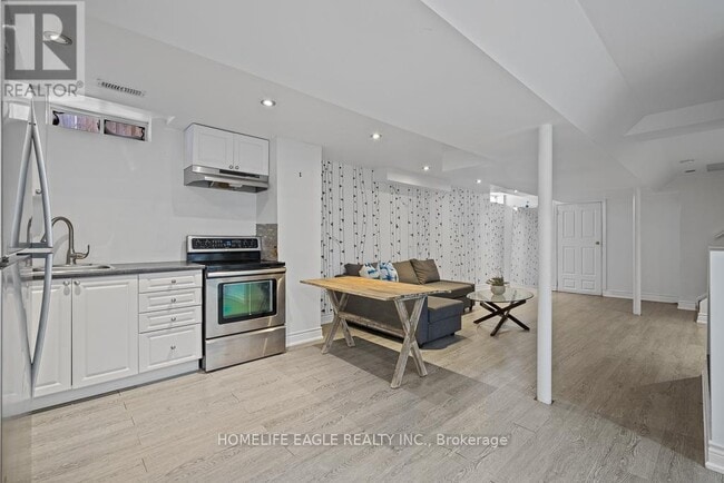 Building Photo - 98 Lowther Ave