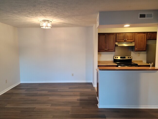 Building Photo - 1300 Hollow Run