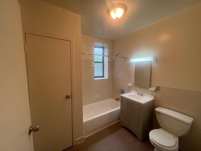 Building Photo - 1 Mapes Ave