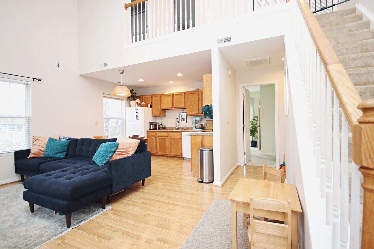 Foto principal - Pet-Friendly End-Unit Ridgecrest Townhome