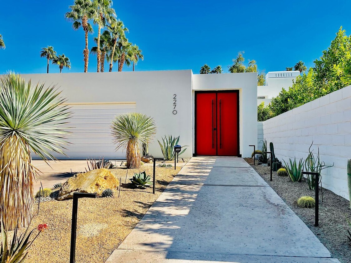 Primary Photo - Stunning Fully Remodeled 3 Bedroom Palm Sp...