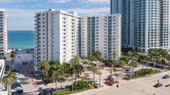 Foto del edificio - 3001 S Ocean Dr