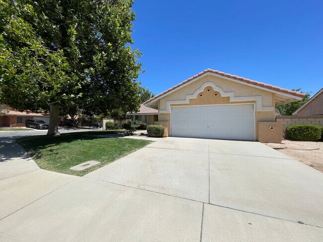 Building Photo - Rancho Vista 3 Bedroom + 2 Bathroom
