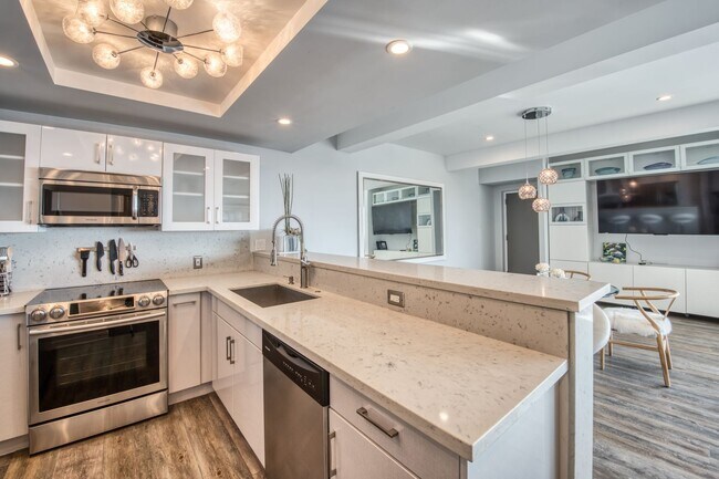 Foto del edificio - Gorgeous Home in Secured High-rise Buildin...